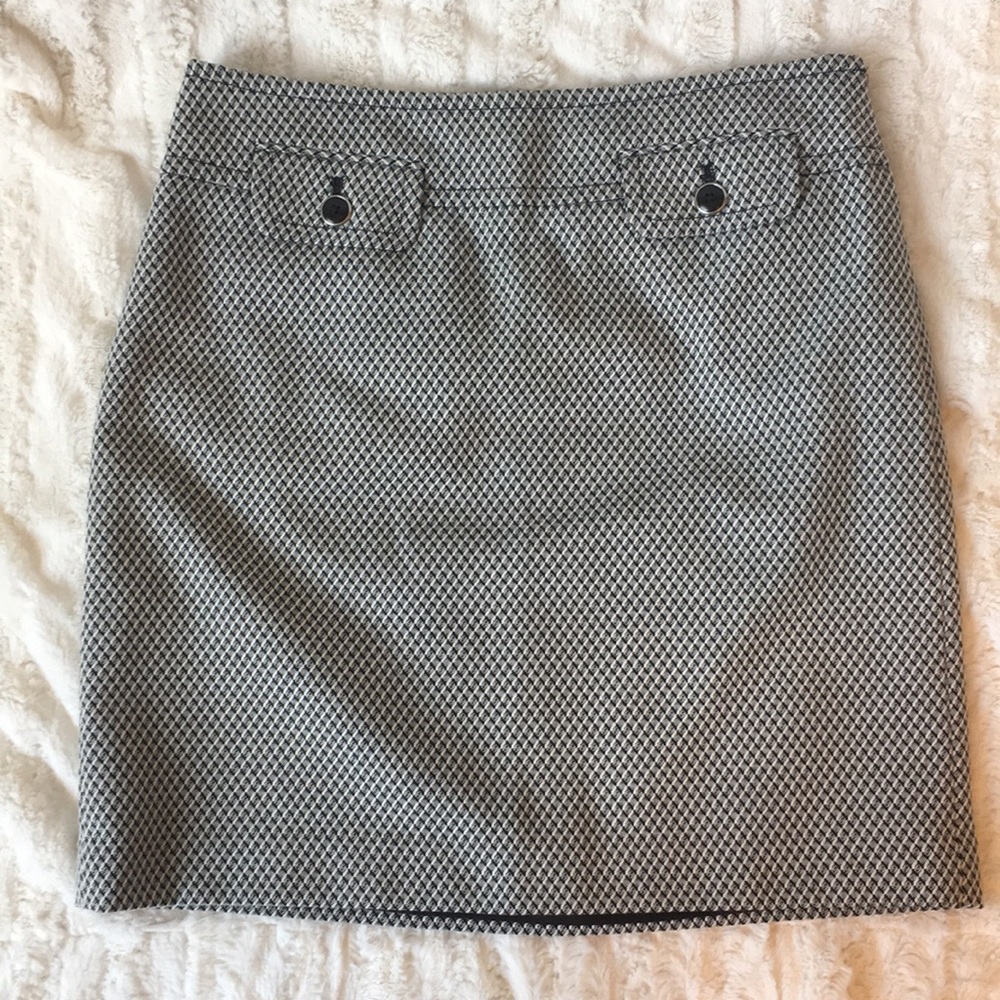 EUC Loft black & white pattern dressy miniskirt